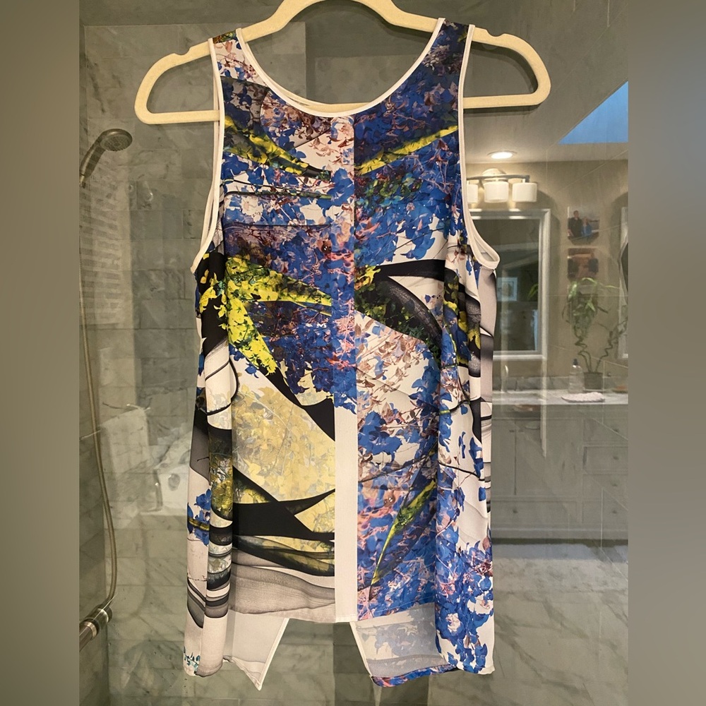 Clover Canyon Sleeveless  Resort Collection top w/multicolored pattern 💐